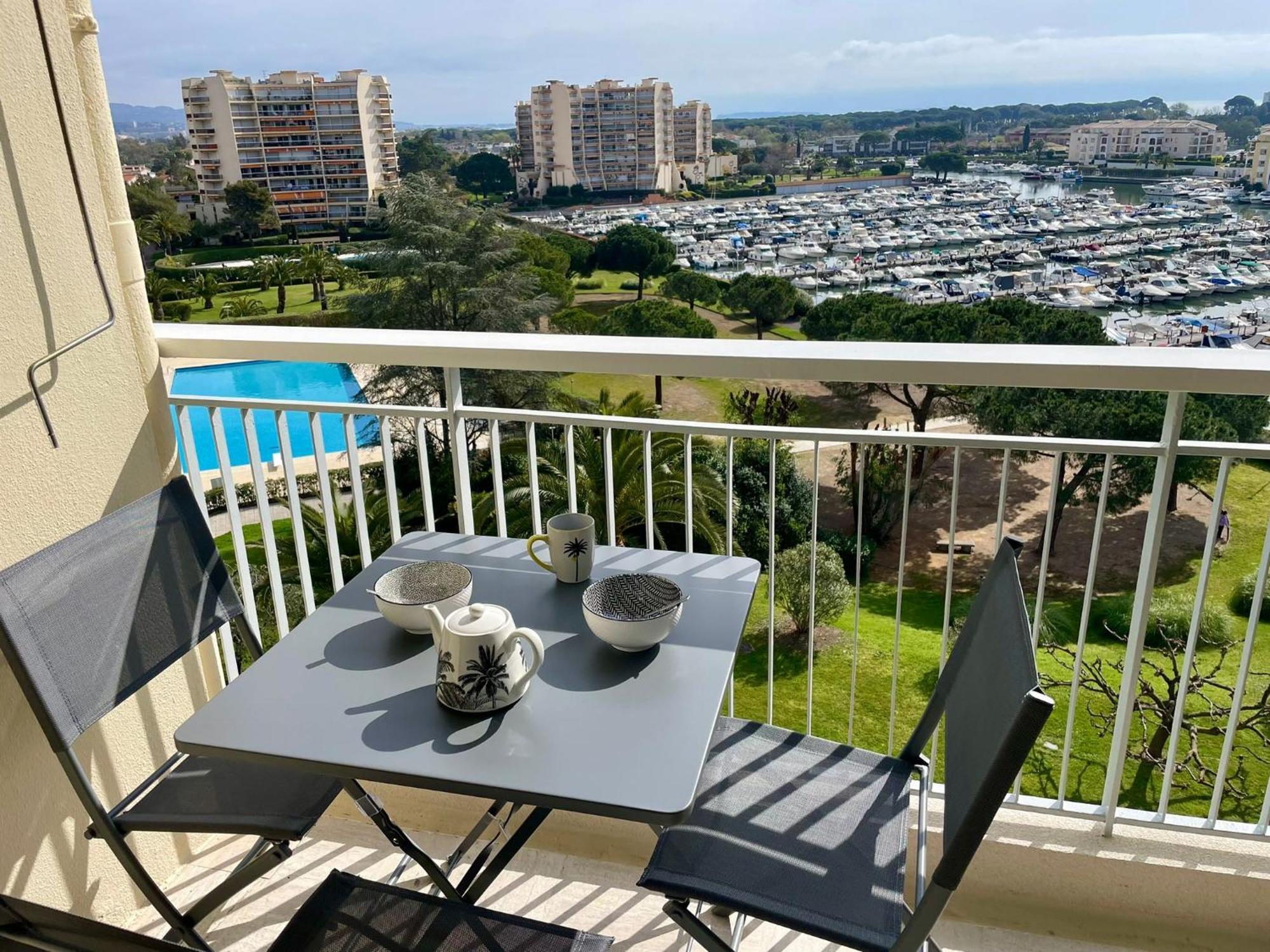 Avec Vue Sur Marina Et - 2 Adultes Et 1 Enfant Maximum Apartment